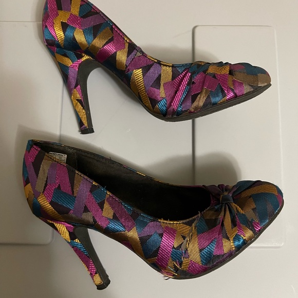 Rocket Dog Multi-Color Pumps - Picture 3 of 10